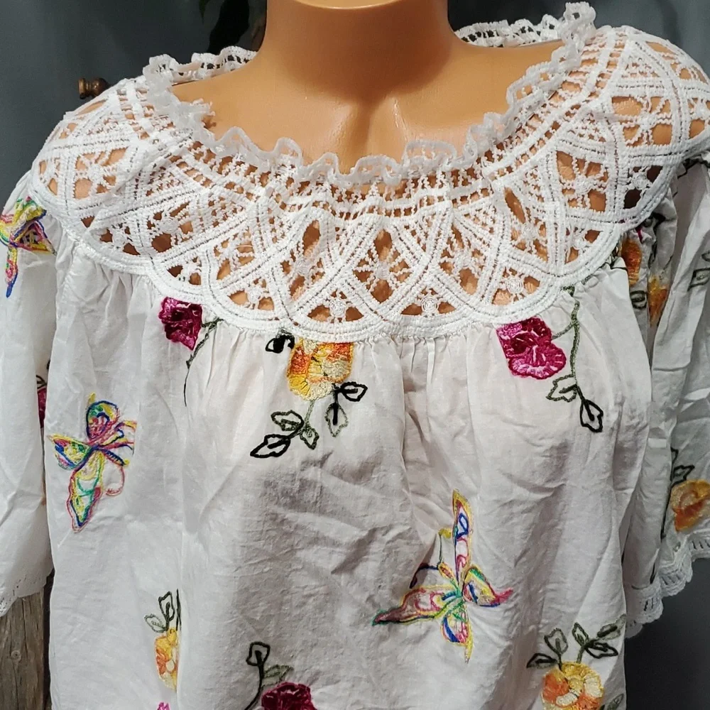 Boutique crochet embroidery off shoulder top M EUC - Picture 2 of 6